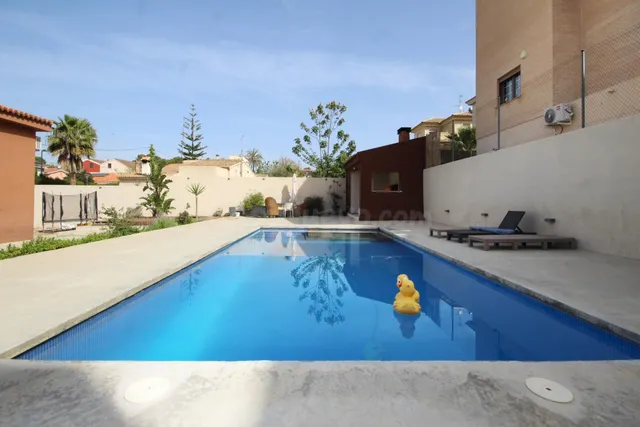 Espectacular chalet independiente con piscina en Colonia Bla - foto 4