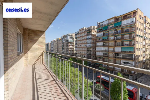 Piso con terraza y gran potencial junto a Camino de Ronda — 3