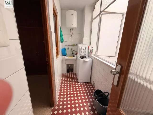 Amplio y Moderno Piso en el Corazón de Granada por €900 — 12