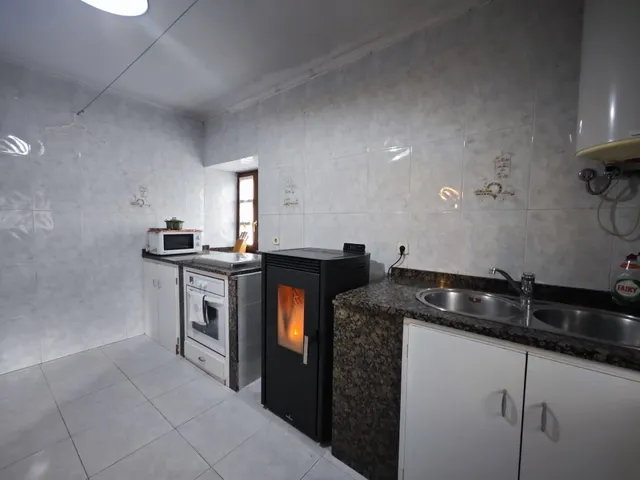 CASA DE PIEDRA CON MÚLTIPLES POSIBILIDADES EN VILLANUEVA DE LA PEÑA — 11