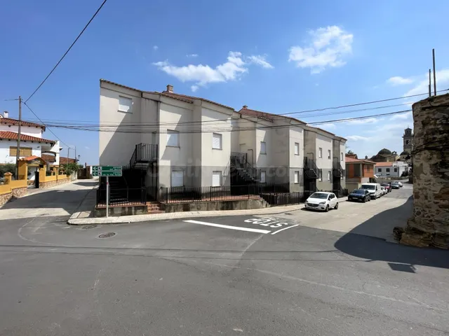 TRASTEROS EN URBANIZACIÓN DE RECIENTE CONSTRUCCIÓN CON SUPER