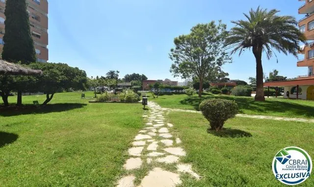 Bonito apartamento en Roses con piscinas comunitarias y vistas abiertas — 9