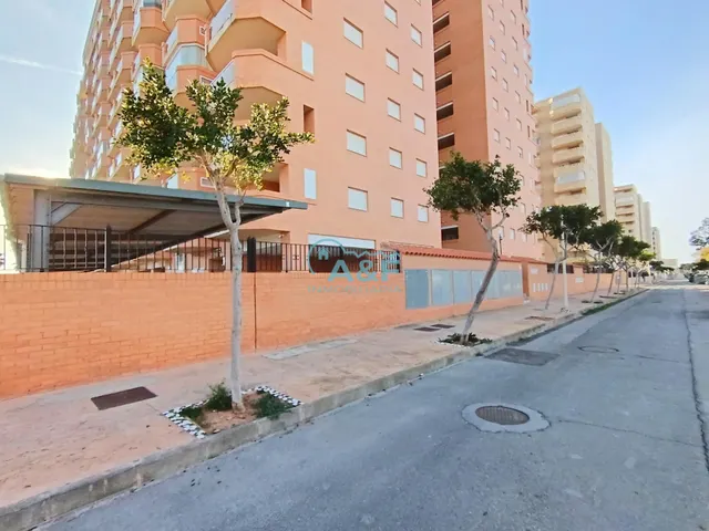 AYF VENDE GARAJE EN EDIFICIO PLAYA DORADA — 16