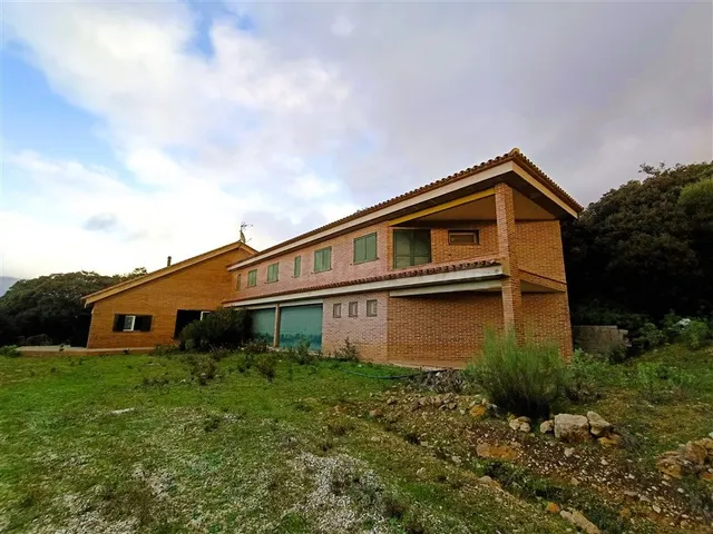 Casa-Chalet en Venta en Benalauria Málaga — 41