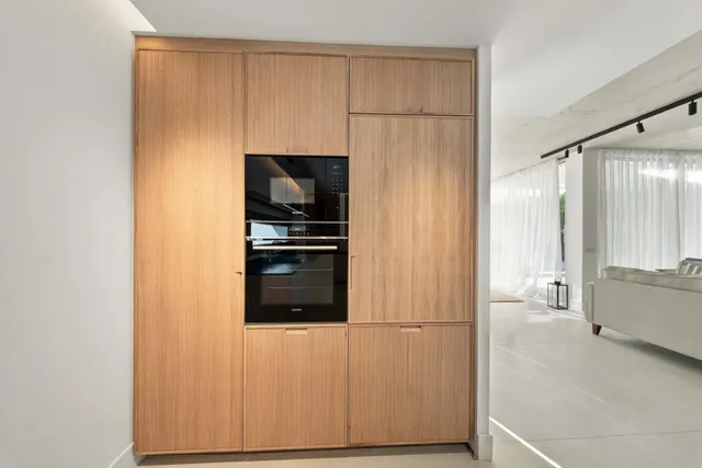 Exclusiva villa de diseño moderno con piscina privada, jardín, garaje y domótica avanzada — 24
