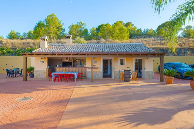 Villa exclusiva en La Nucía | parcela de 3.947 m2, piscina privada y amplias zonas de ocio — 14