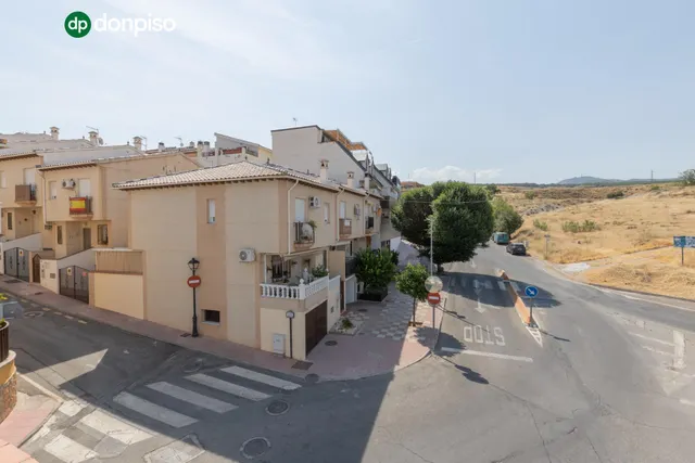 FANTÁSTICO TRÍPLEX EN CÁJAR: UNA VIVIENDA LLEVA DE AMPLITUD Y LUMINOSIDAD — 27