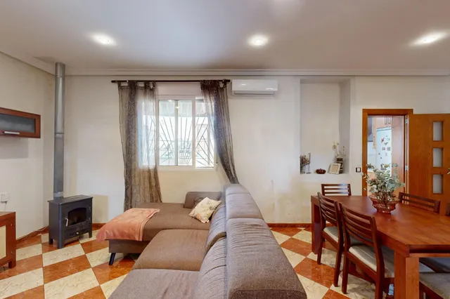 Luminosa Planta Baja con Gran Patio y Terraza en el Barrio de la Concepción — 16