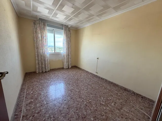 Amplia vivienda de 4 dormitorios en el centro de San Juan de Alicante — 9