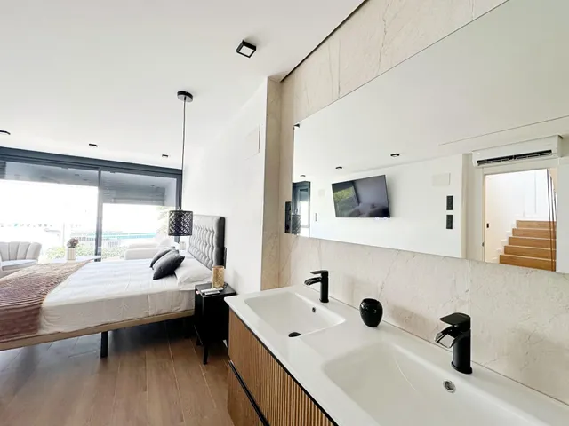 Espectacular vivienda de diseño con piscina privada — 20
