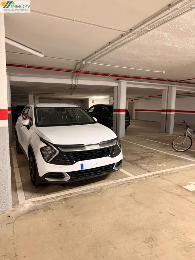 APARTAMENTO ESQUINERO EN PLANTA BAJA CON 2 DORMITORIOS, PISCINA, PARKING Y TRASTERO CERCA DE LA PLAYA — 23