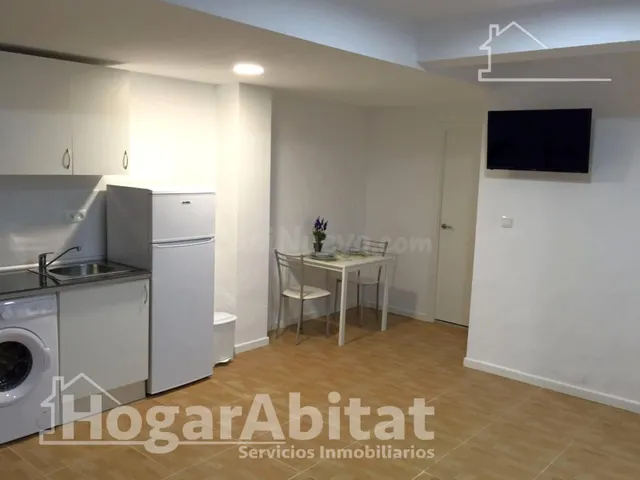 SEMIREFORMADO FUNCIONAL DE TRES DORMITORIOS EN PATRAIX