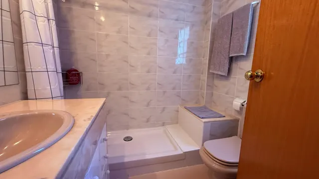 Piso acogedor y amueblado con ascensor en Almeda, Cornellà — 10