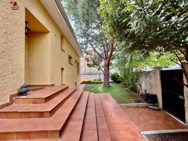 Chalet independiente de 320m2 con 5 dormitorios y 3 baños co - foto 5