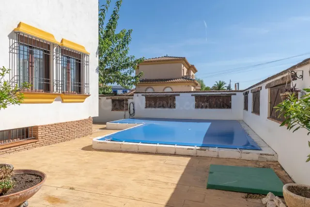 ¡¡ Impresionante chalet dividido en dos viviendas con piscina y zona ajardinadas !! — 3