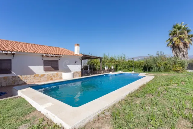 CASA CORTIJO EN MOTRIL. SITUADA A 2,5 KM DE LA PLAYA — 2