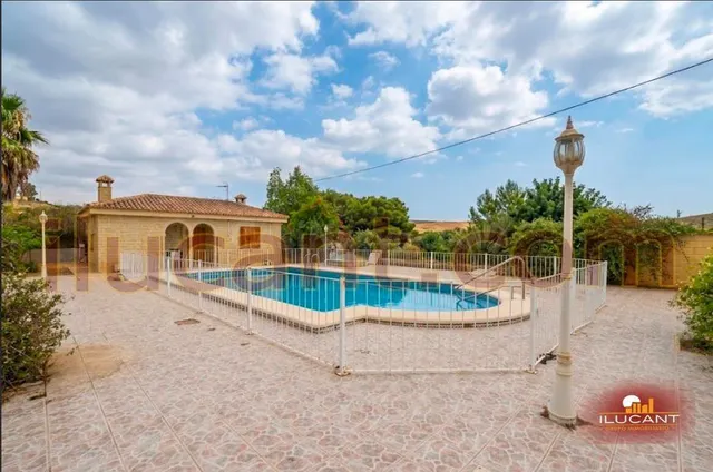 ***SIN COMISION DE INMOBILIARIA*** LAS PAULINAS. Ubicación inmejorable – A solo 5 minutos de Alicante y 12 minutos de Playa de San Juan — 5