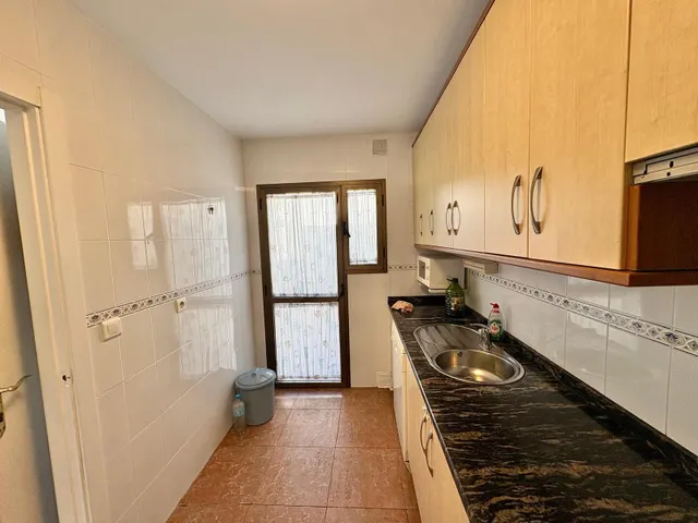 Casa adosada con dos patios privados y piscina comunitaria en Caleta de Vélez — 9