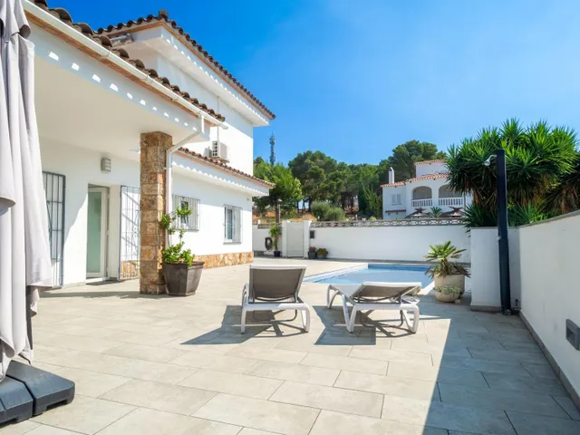 Gran casa familiar en Puig Sec: Luminosidad, confort y vista - foto 2