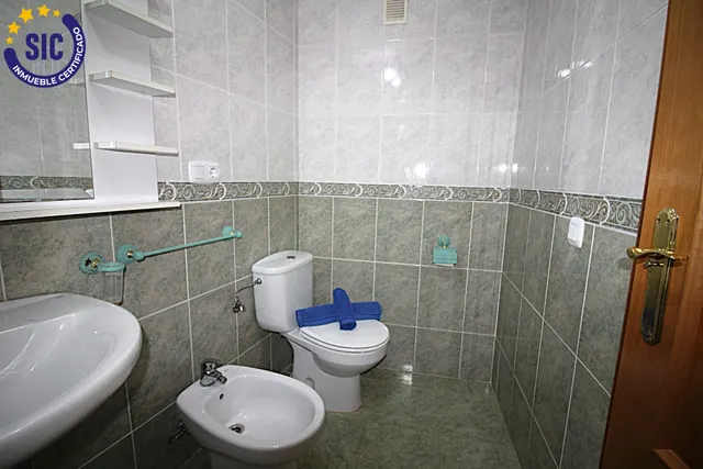 Magnifico apartamento de tres habitaciones junto al mar con piscina, garaje y trastero, zona playa de la Concha — 35