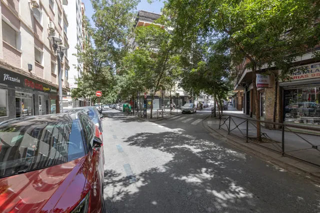 Amplio piso en Pedro Antonio de Alarcón — 41