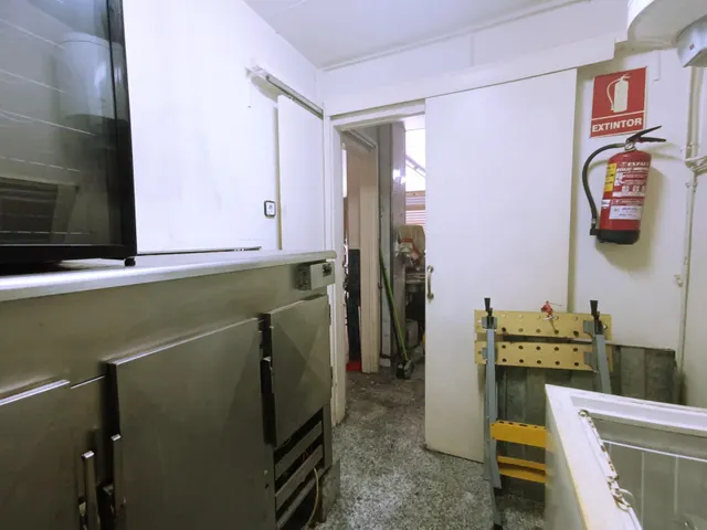 Oportunidad Única: Local Comercial — 12