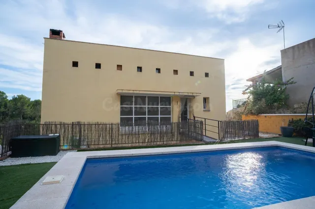 Casa con Piscina en Venta en Can Parellada — 2