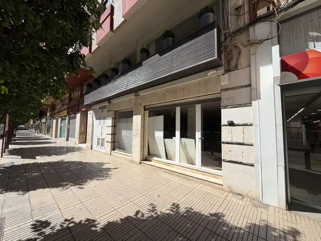 Local comercial en plena avenida santos patronos — 7