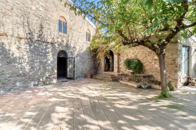Casa de piedra semirestaurada — 10