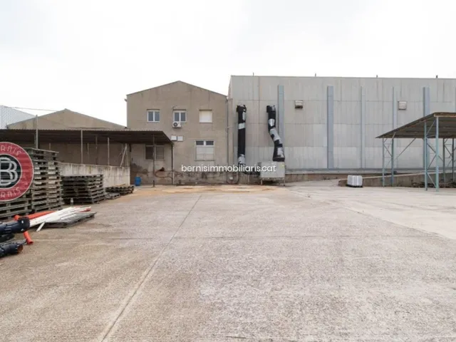 Local comercial 1932m² en venta - La plana - foto 2
