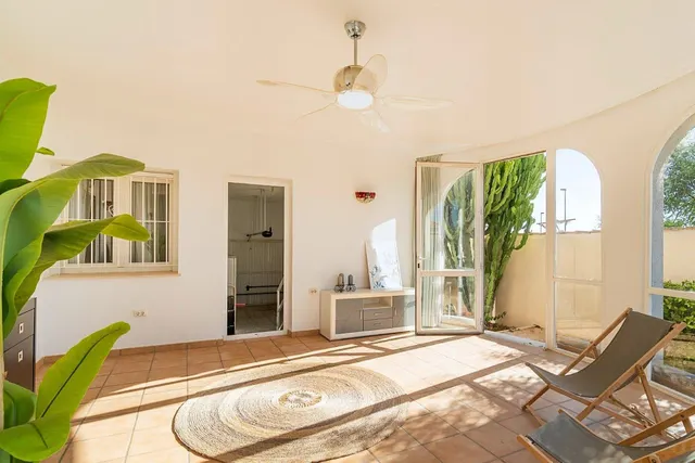 Maravillosa villa de una sola planta (aprox. 161 m2) con gran piscina privada. Cerca de colegios, del La Zenia Boulevard, ¡y a tan solo 15 minutos a pie de Playa Flamenca! — 46
