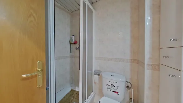 Seminuevo con terraza, piscina, parking y trastero — 10