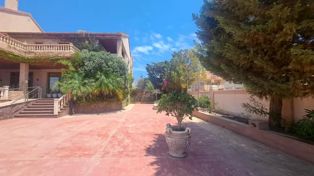 RESTAURANTE EN CABO ROIG. CON 871 M2. — 18