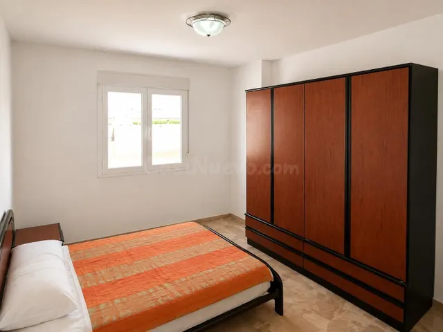 Piso en venta en una de las mejores zonas del pueblo - foto 2