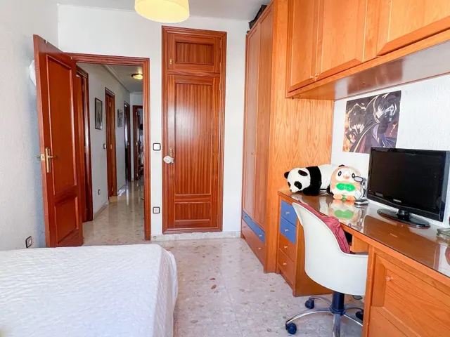 PISO DE CUATRO habitaciones EN EL CARMEN — 24