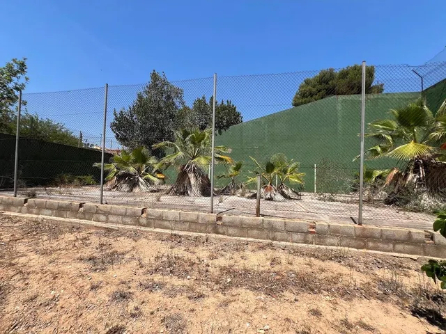 Terreno urbano en Torrent con edificación y frontenis. — 31