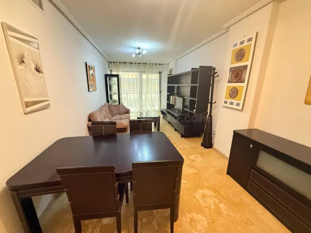 Apartamento en alquiler cerca del mar en Torrevieja - foto 2