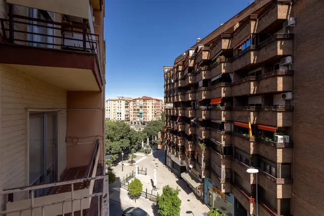 Piso para reformar junto a Plaza Einstein – 3 dormitorios y vistas despejadas — 29