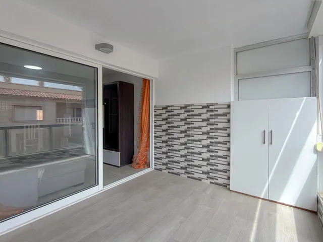 Amplio apartamento completamente reformado + Gran terraza y Piscina comunitaria (160 mts playa) — 24