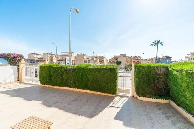 Encantadora casa adosada de 3 dormitorios con amplio jardín  - foto 4