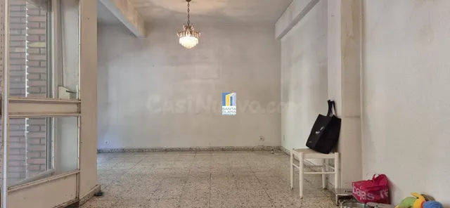 PISO EN VENTA DE 4 DORMITORIOS Y 2 BAÑOS EN ZONA TRES CRUCES - foto 3