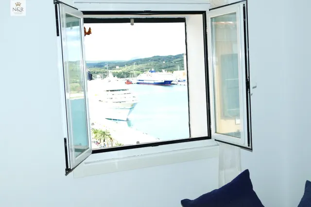 CASA REFORMADA CON VISTAS AL MAR Y GARAJE EN MAHÓN - foto 3