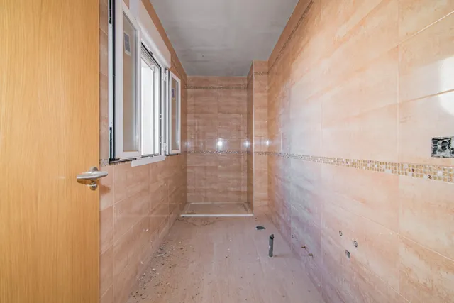 EDIFICIO EN VENTA EN MORALEDA DE ZAFAYONA — 36