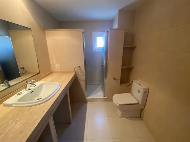 ¡AMPLIO PISO EN UNA ZONA TRANQUILA DE ALCANAR! — 44