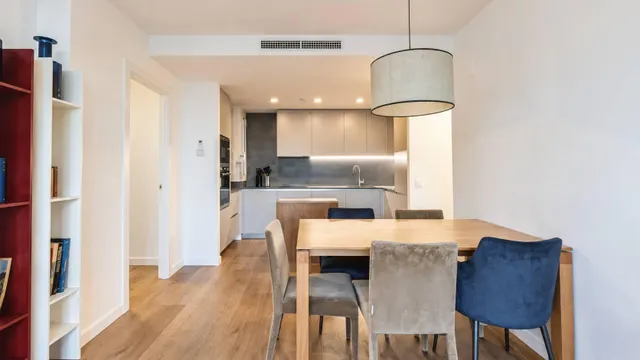 Piso de 3 habitaciones con vistas al mar y piscina junto a la Marina de Valencia — 10