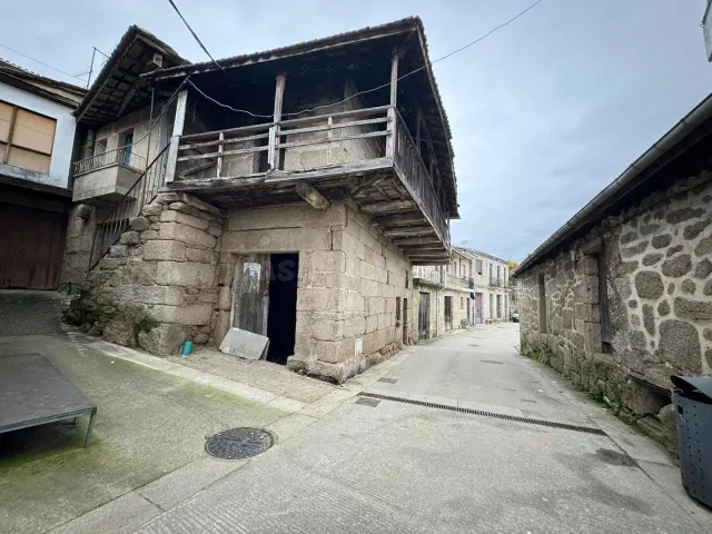 EN EXCLUSIVA: SE VENDE CASA EN EL CENTRO DE MOREIRAS