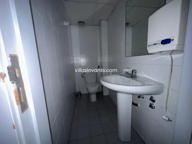 LOCAL COMERCIAL REFORMADO — 17