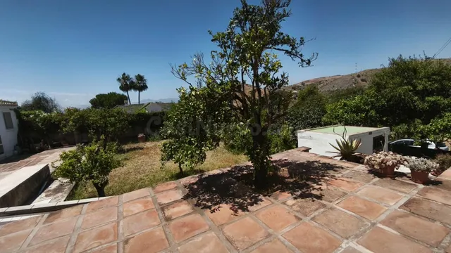 Chalet en Puerto Sol con 800m2 de parcela y piscina privada - foto 5