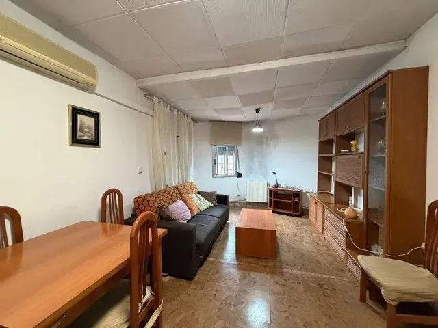 CHALET ADOSADO A REFORMAR, ESQUINERO CON SALIDA A DOS CALLES — 11