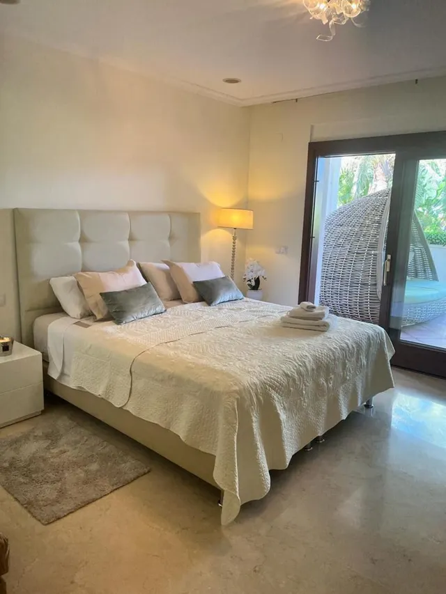elegante apartamento en la codiciada Milla de Oro de Marbella — 6